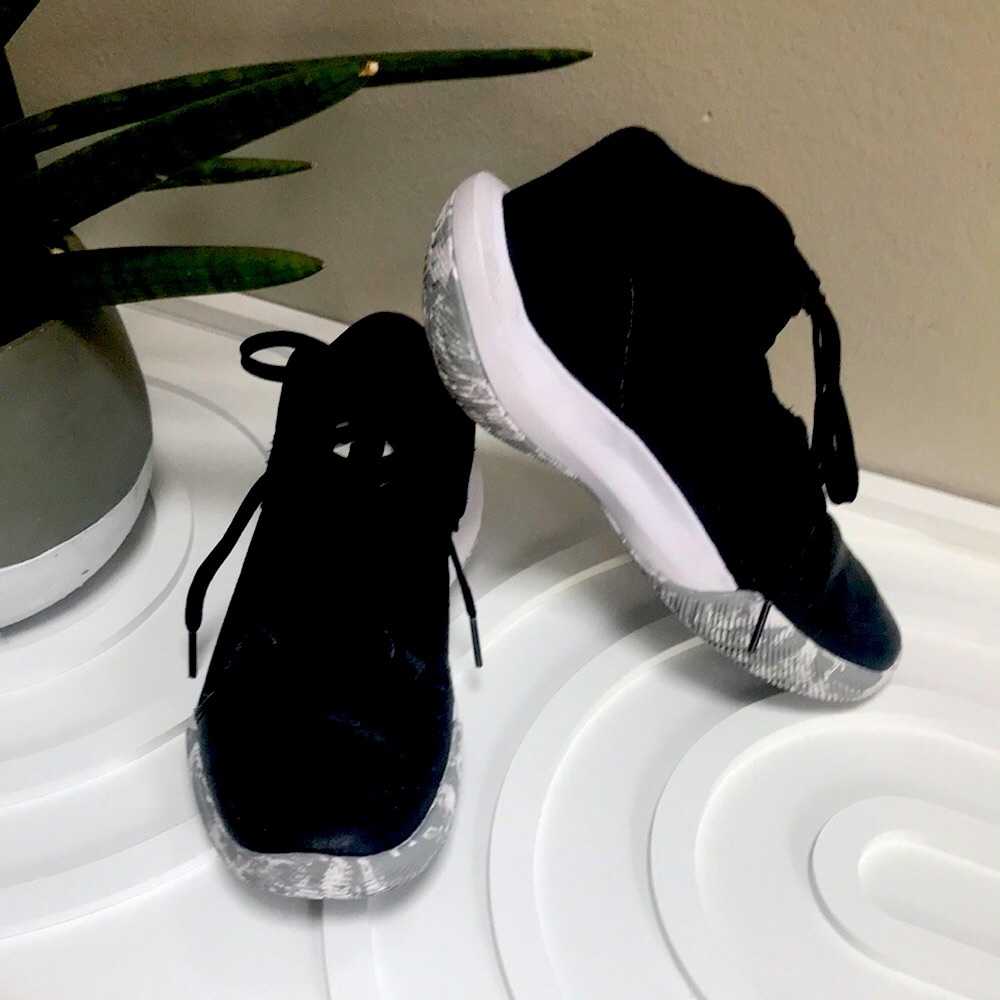 Black kids high top Under Armor 4.5 youth tennis shoes sneakers big boys…